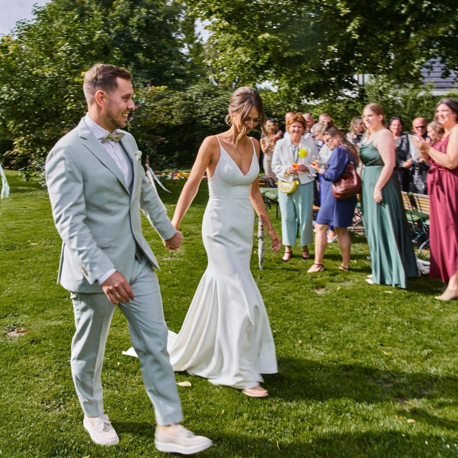 Hochzeitspaar in der Natur in Bielefeld am Uphof